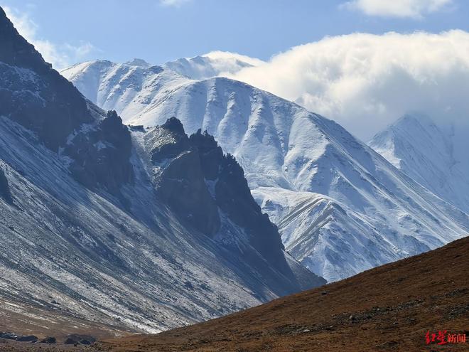太行山悬崖18人安全转移1人突发疾病遇难不朽情缘游戏19人徒步团被困河南辉县南(图6) 太行山悬崖18人安全转移1人突发疾病遇难不朽情缘游戏19人徒步团被困河南辉县南(图6)
