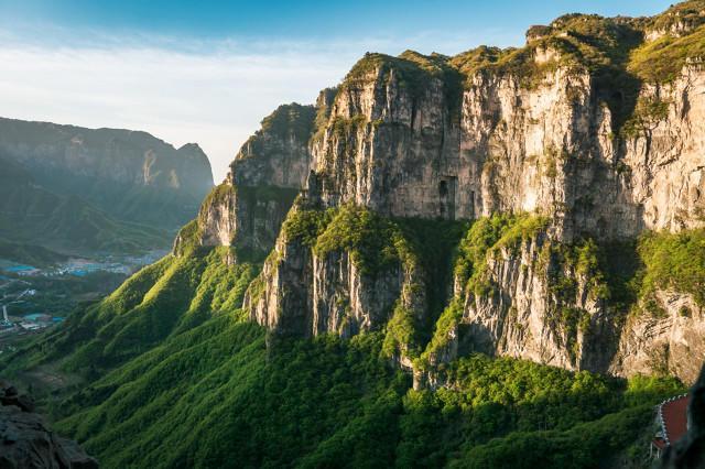 太行山悬崖18人安全转移1人突发疾病遇难不朽情缘游戏19人徒步团被困河南辉县南(图5) 太行山悬崖18人安全转移1人突发疾病遇难不朽情缘游戏19人徒步团被困河南辉县南(图5)